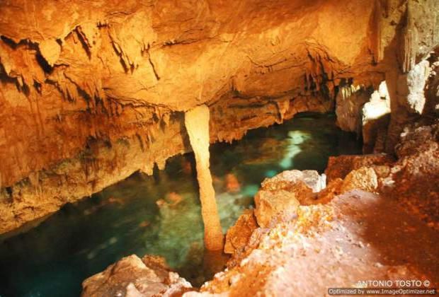 Padre Nuestro Cave stalactite